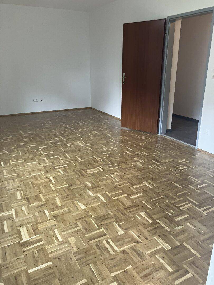 RESERVIERT!Mega! Riesen Familienwohnung zum Top-Preis! - View 4