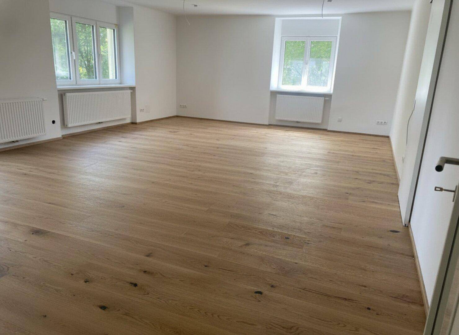 GROSSZÜGIGE 4-5,5 ZIMMER-EIGENTUMSWOHNUNG - PROVISIONSFREI - Prikaz 6