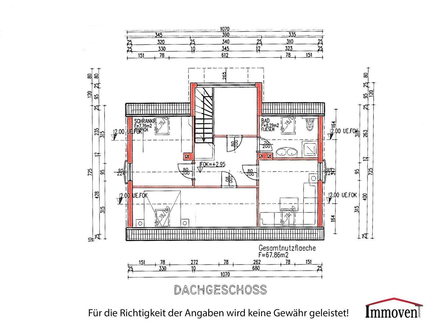 Grundriss des Dachgeschosses mit Schlafzimmern, Badezimmer und Schrankraum.