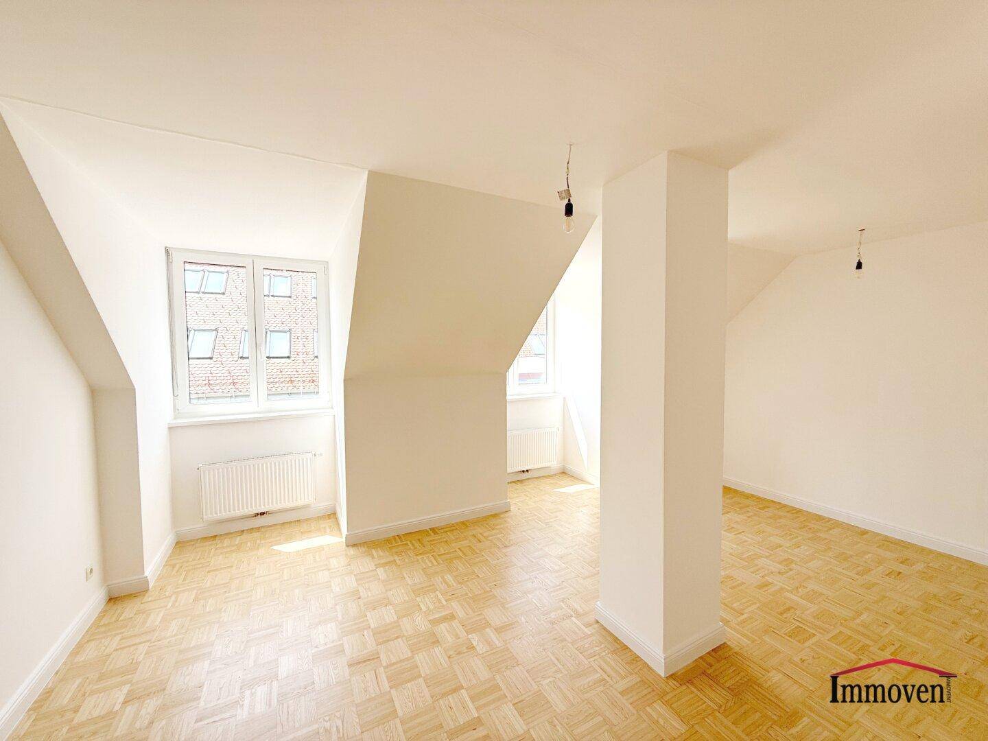 PROVISIONSFREI - SANIERT - ERSTBEZUG: Großzügige und helle 4-Zimmerwohnung im Dachgeschoss mit Eigengarten und zusätzlichen GOODIES! - Ansicht 2