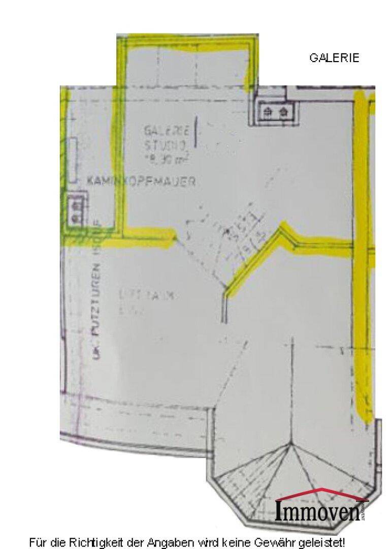 Grundrissplan der oberen Galerie und des Studiobereichs mit Dachschrägen.