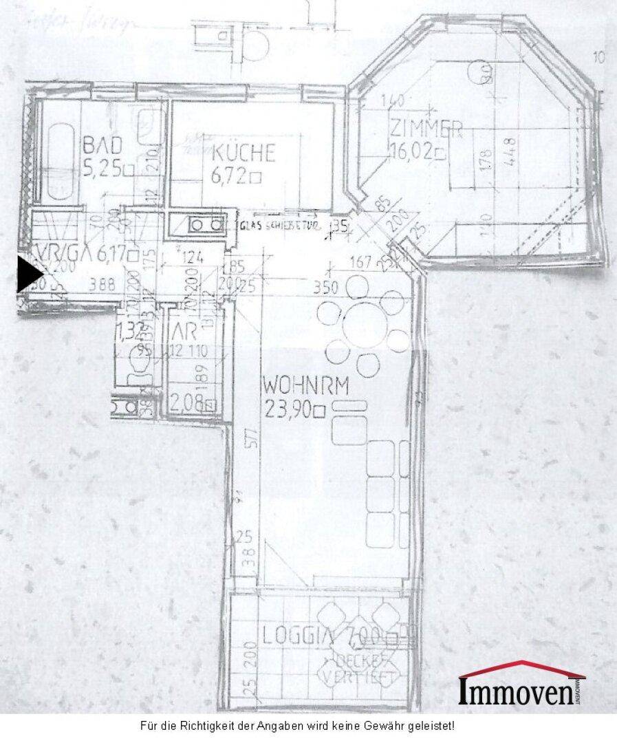 Grundriss der Wohnung mit Zimmern, Küche, Bad und Loggia.