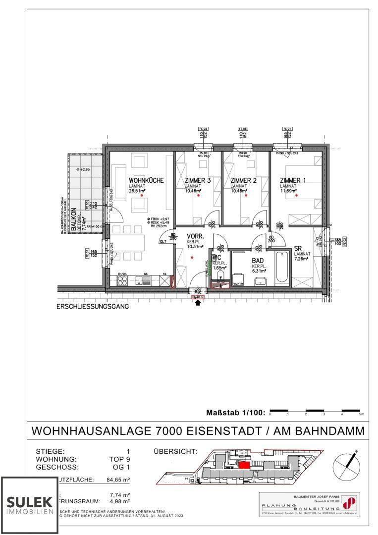 Grundriss einer Obergeschosswohnung mit drei Schlafzimmern, Wohnküche und Balkon.