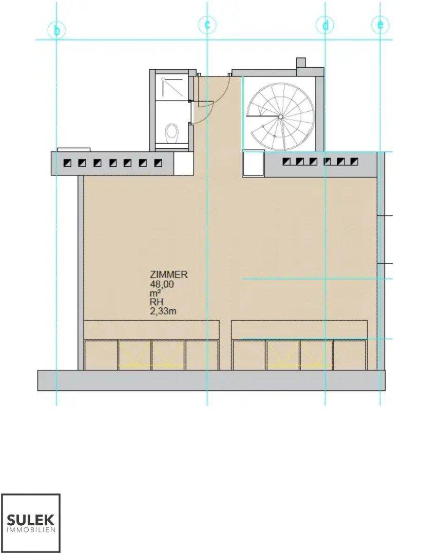 Grundriss des Dachgeschosses mit großem Zimmer und Bad.