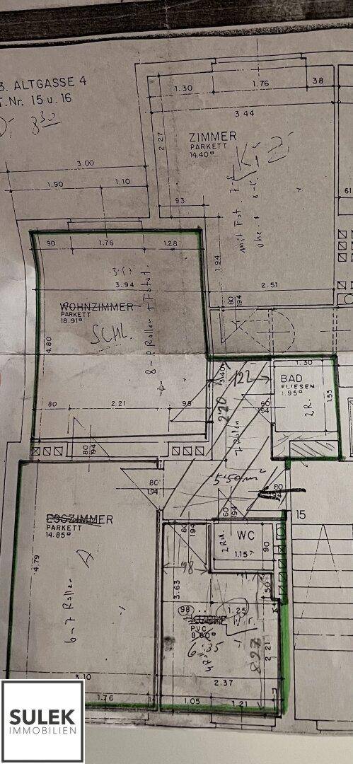 Handgezeichneter Grundriss mit Zimmeraufteilung und handschriftlichen Notizen.