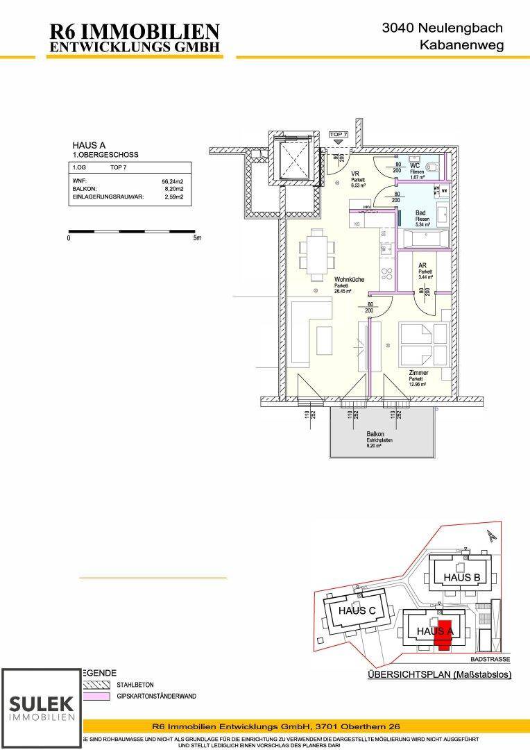 Grundriss des Obergeschosses mit Wohnküche, Schlafzimmer und Balkon.