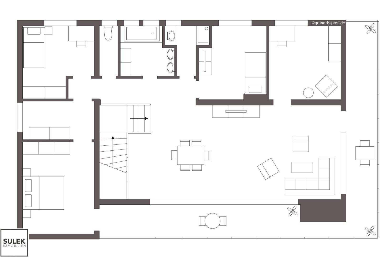 Detaillierter Grundriss des Obergeschosses mit Schlafzimmern, Bädern und Balkon.