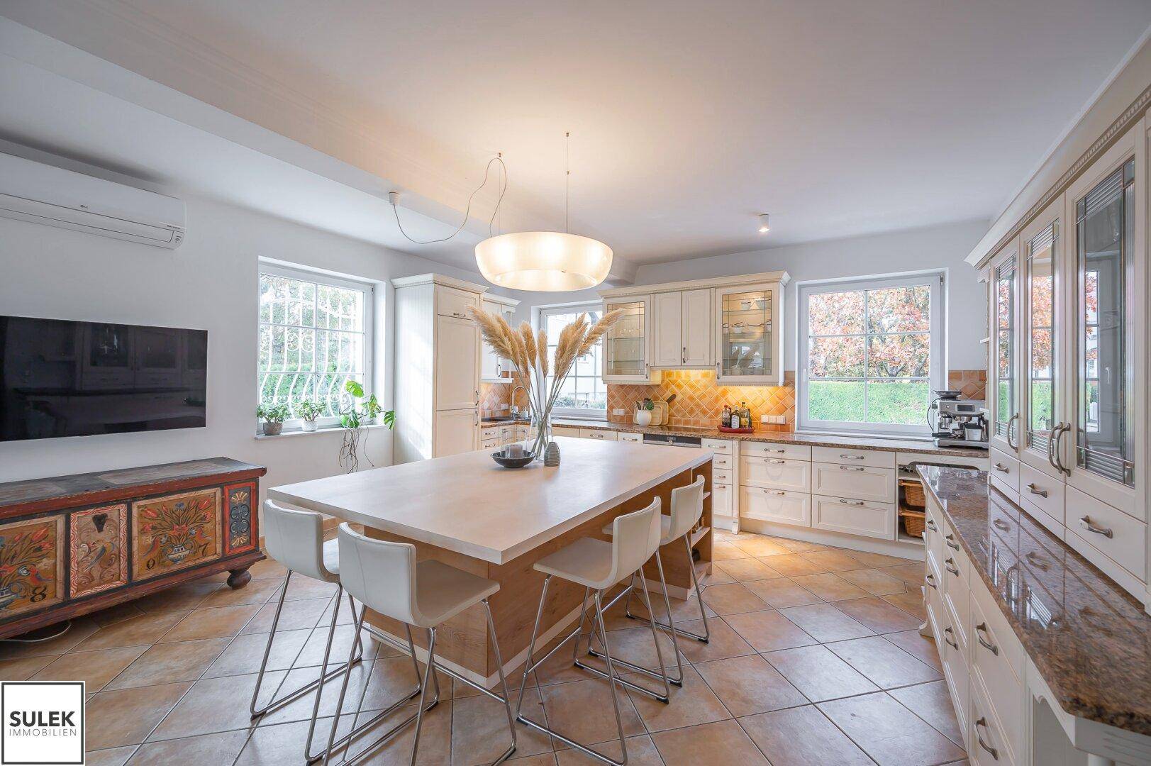 Traumhafte Villa mit historischem Flair, großem Garten, Pool, Sauna &amp; und vielem mehr! - Ansicht 5