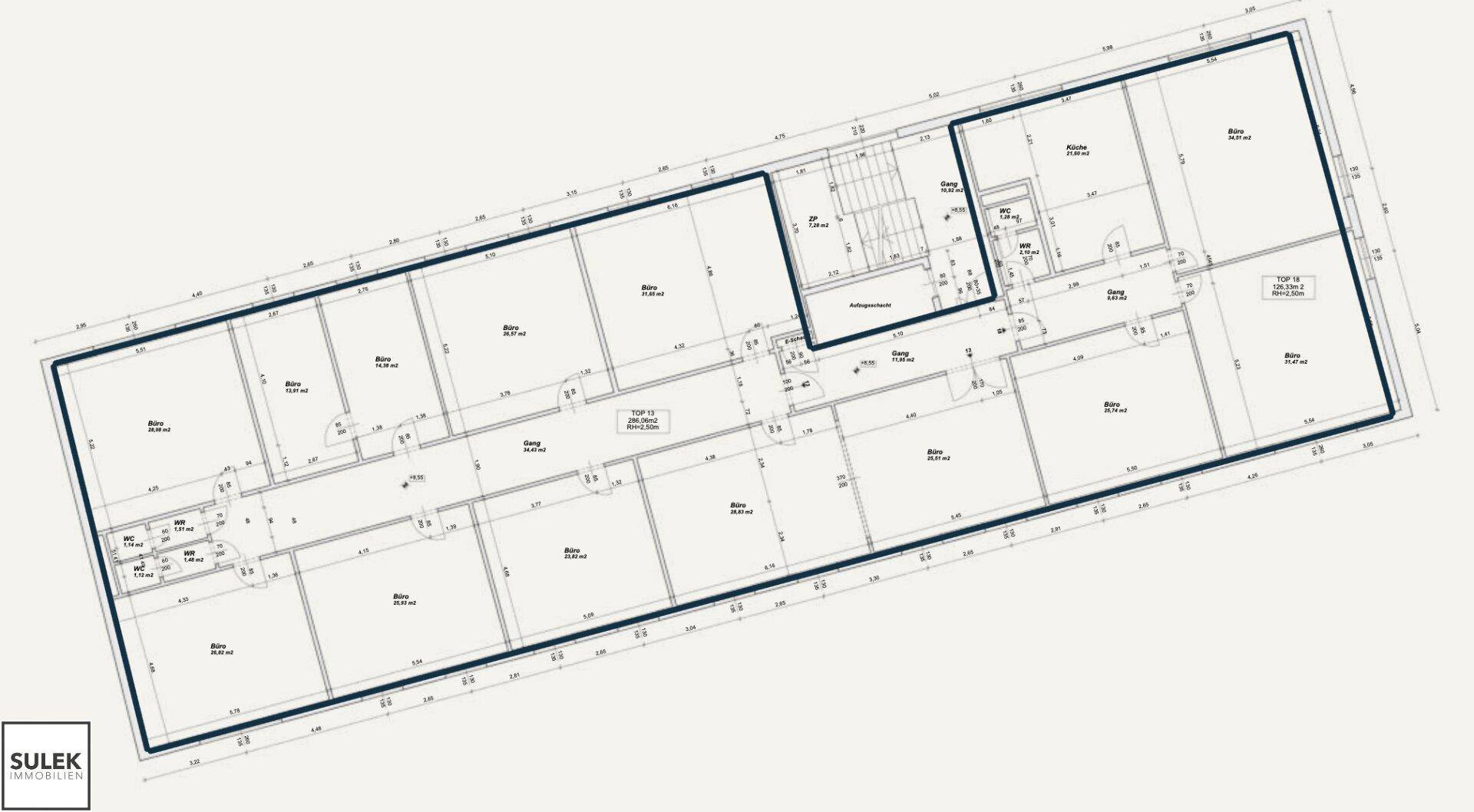 Detaillierter Grundriss einer Etage mit mehreren Büroeinheiten und Treppenhaus.