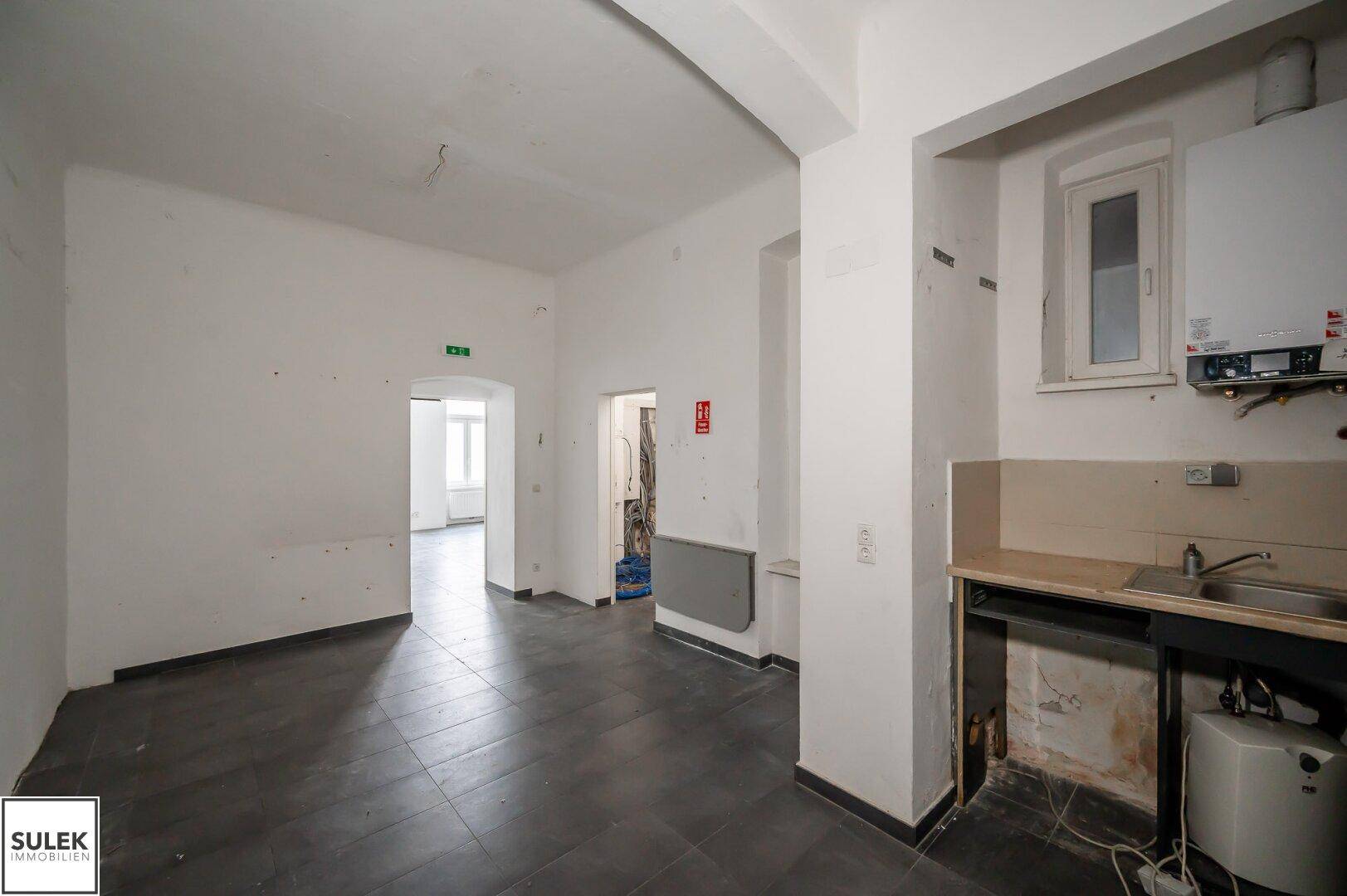 ** ab sofort: großzügige Gewerbefläche mit Büro, Verkaufsräumen und Lagerfläche - Straßeneingang, Klimaanlage, Laderampe, uvm. ** unbefristete Miete ** - Ansicht 5