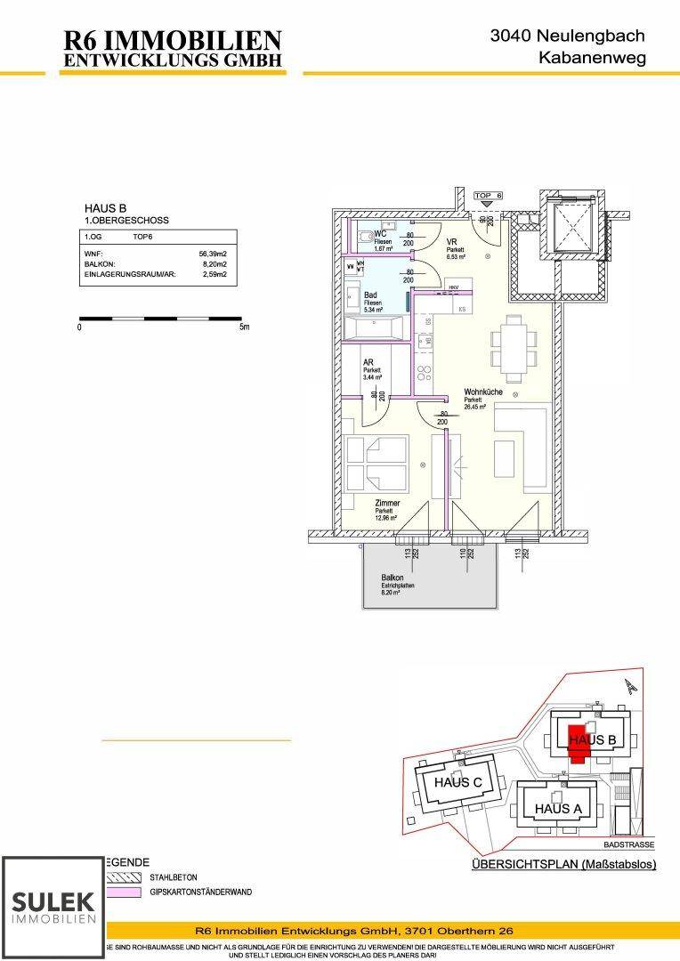 Detaillierter Grundriss des Obergeschosses mit Wohnküche, Schlafzimmer und Balkon.