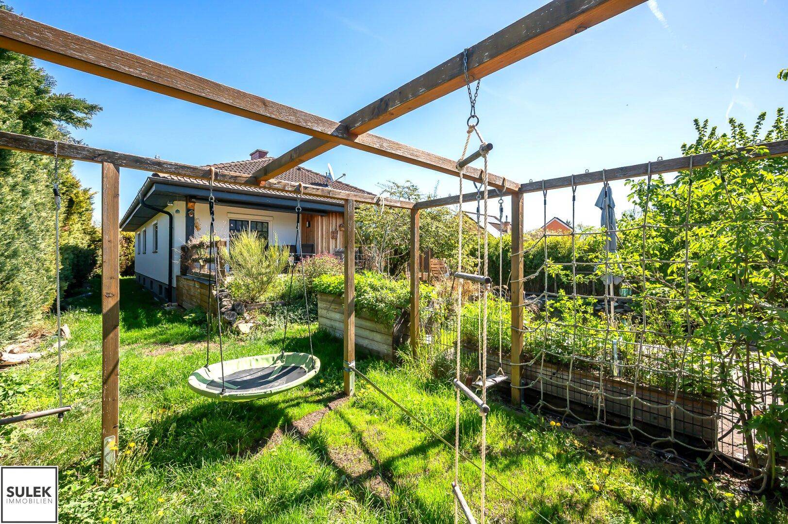 Umfassend saniertes Einfamilienhaus mit traumhaftem Garten und Schwimmteich - Ansicht 5