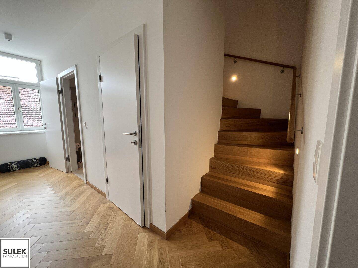 Ab SOFORT: Gut geschnittene 3 Zimmer Maisonette mit Terrasse - DG Ausbau - nahe Mariahilfer Str./Westbahnhof - Mehr