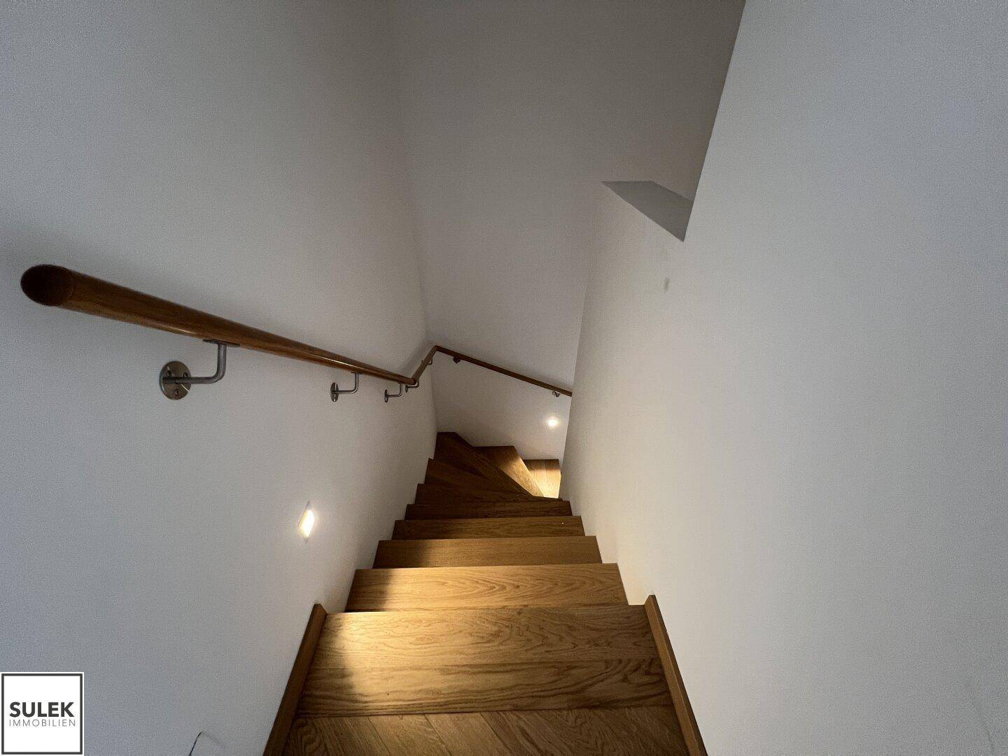 Ab SOFORT: Gut geschnittene 3 Zimmer Maisonette mit Terrasse - DG Ausbau - nahe Mariahilfer Str./Westbahnhof - Ansicht 6