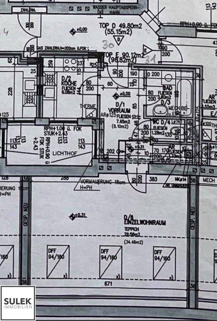 Detaillierter Grundriss einer Wohnung mit mehreren Räumen und Flächenangaben.
