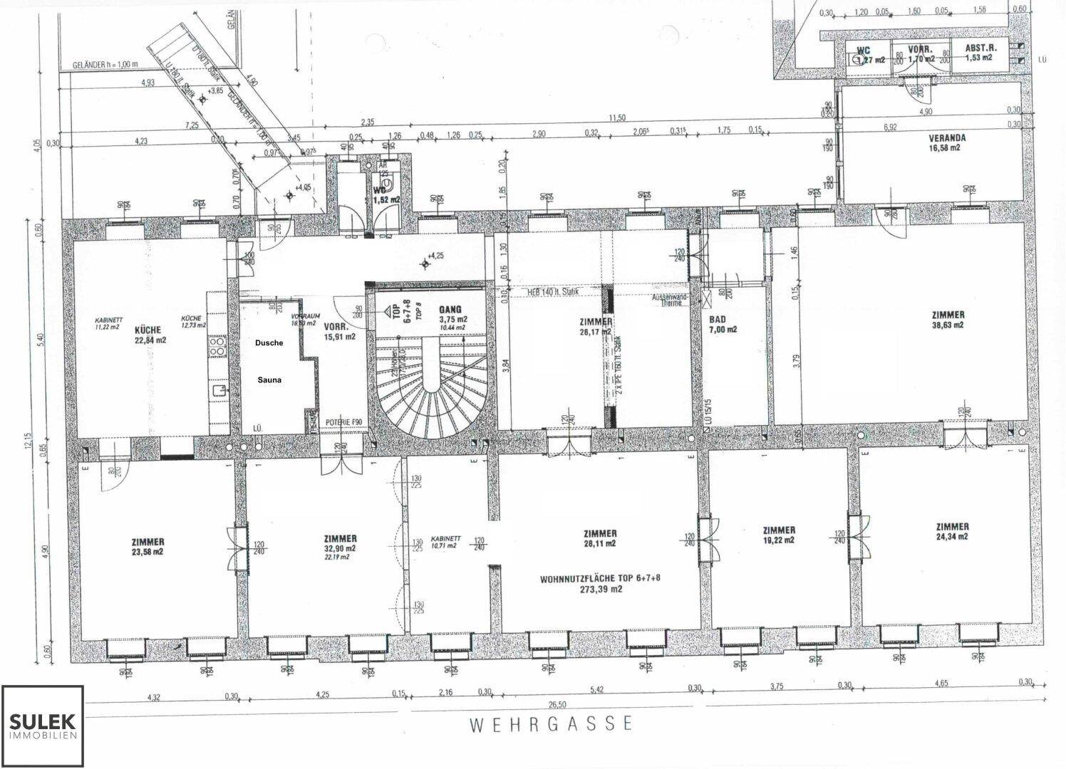 Detaillierter Grundrissplan einer Wohnung mit mehreren Zimmern, Küche, Bad, separatem WC, Sauna und Veranda.