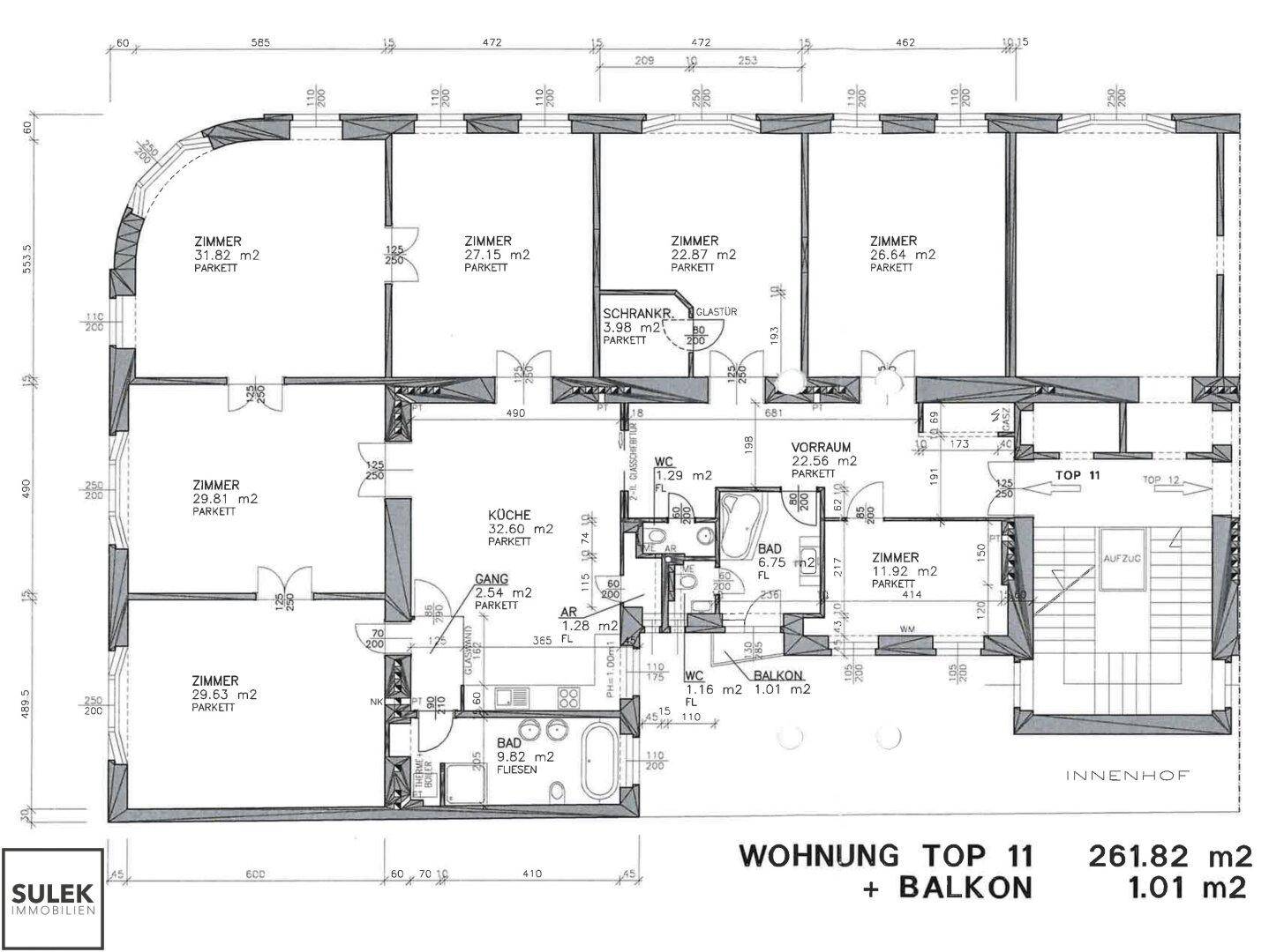 Detaillierter Grundriss einer Wohnung mit mehreren Zimmern, Balkon und genauen Flächenangaben.