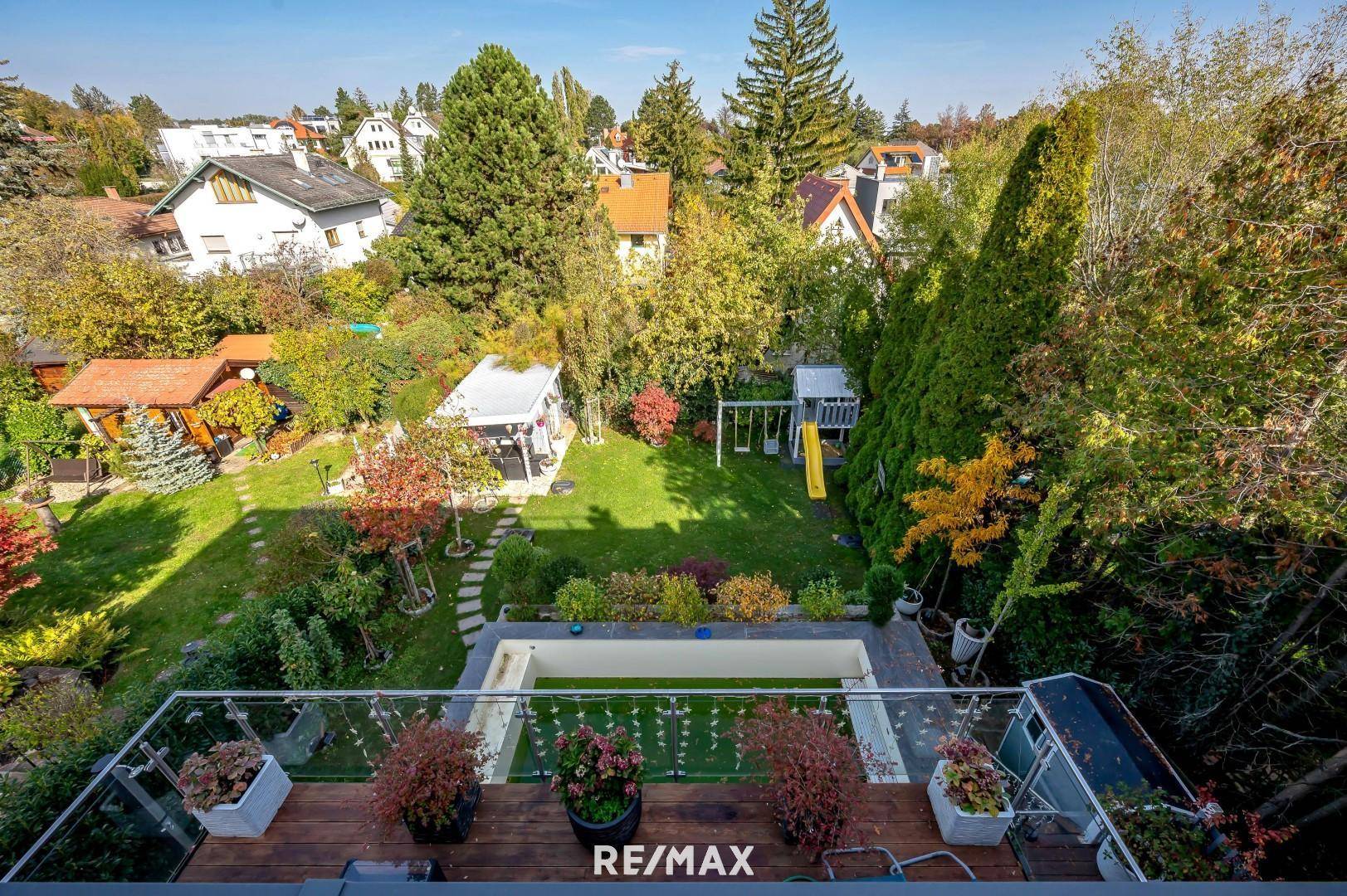 Blick von oben in den Garten