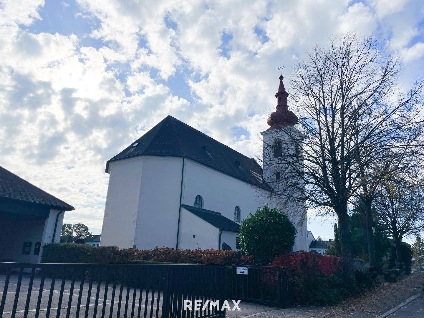 Kirchenplatz Langenlebarn