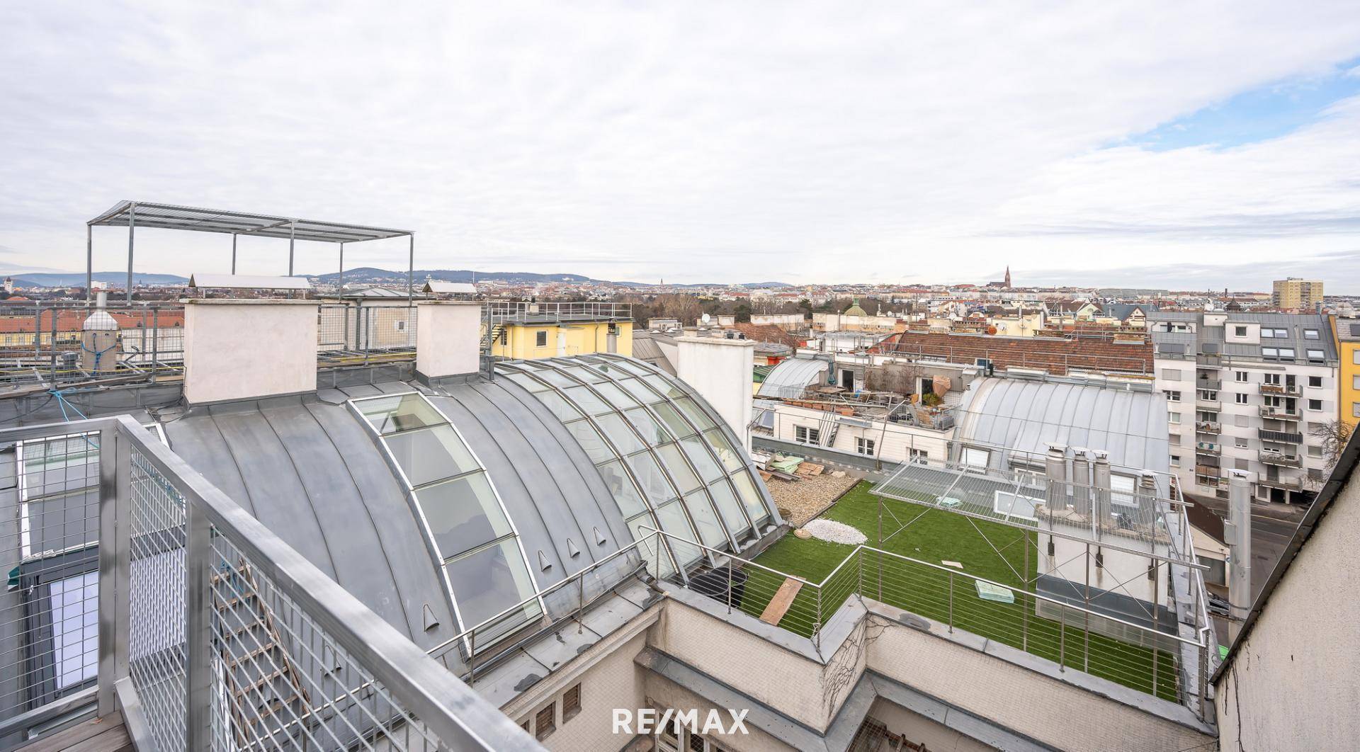 Blick von oberster Terrasse auf die Dachterrasse