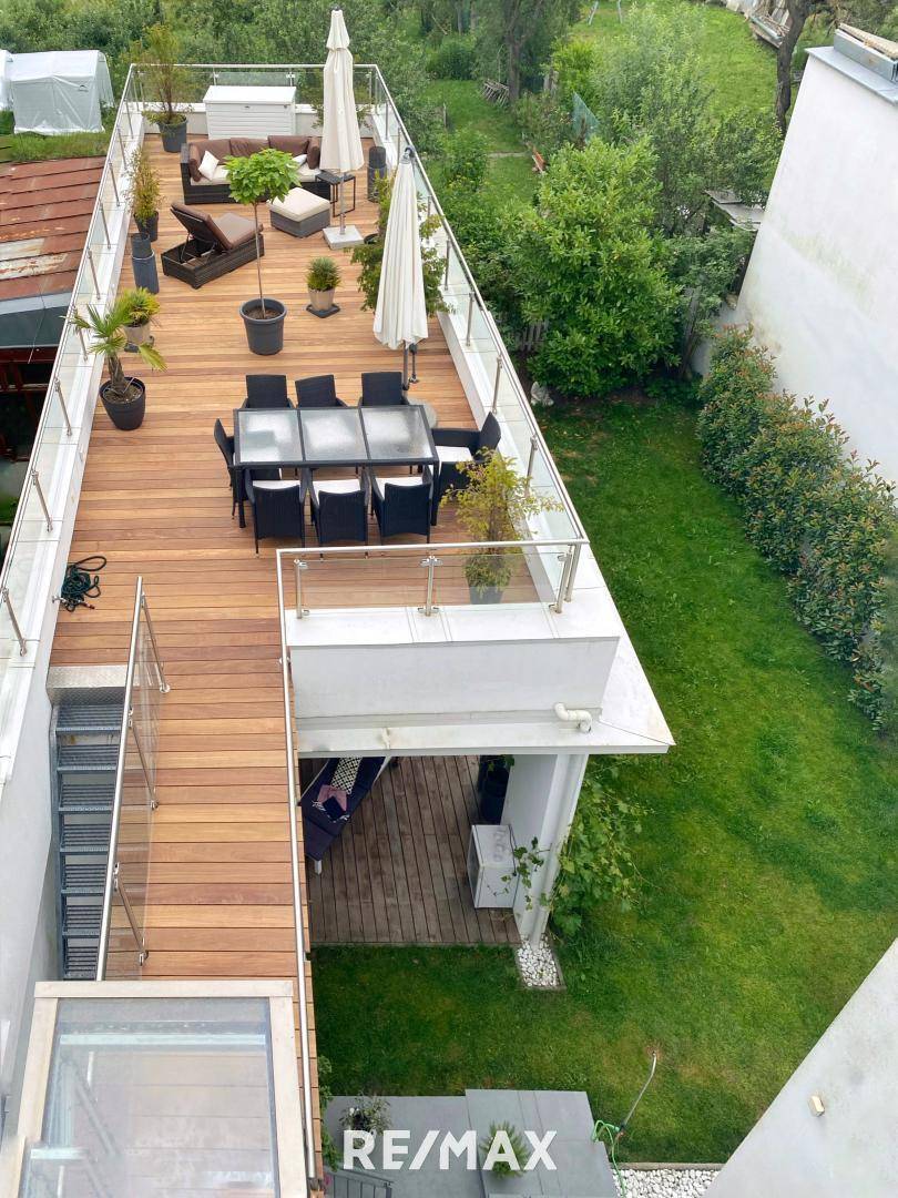 Dachterrasse mit Blick in Garten