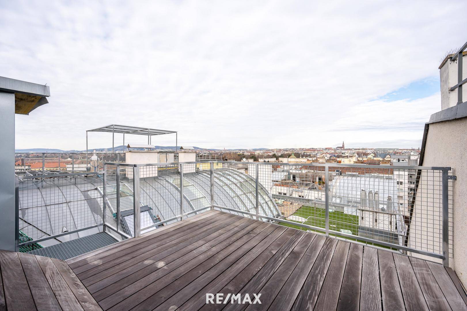 Terrasse Blick auf Wintergarten