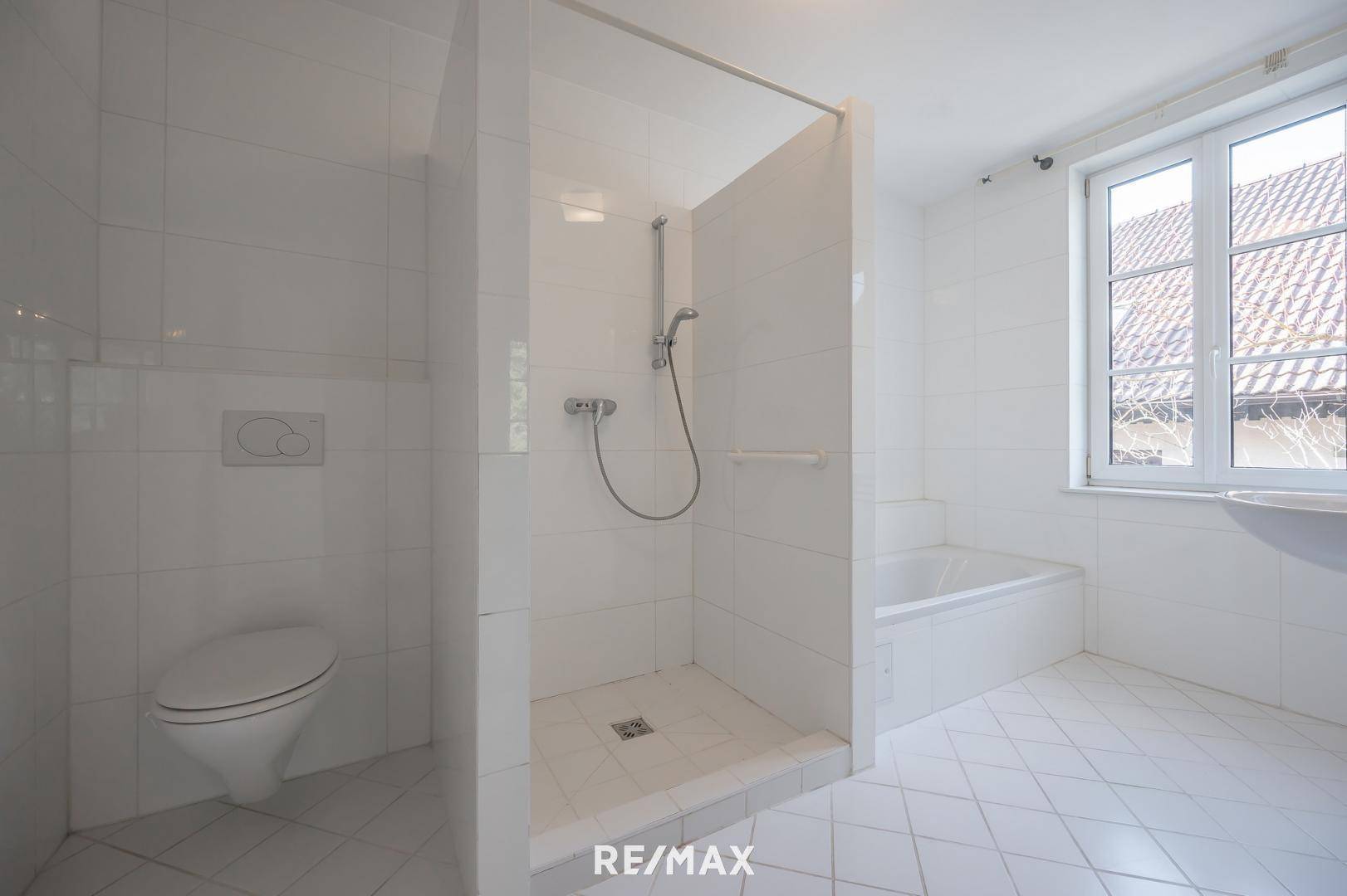 1. Stock Badezimmer 2 ensuite