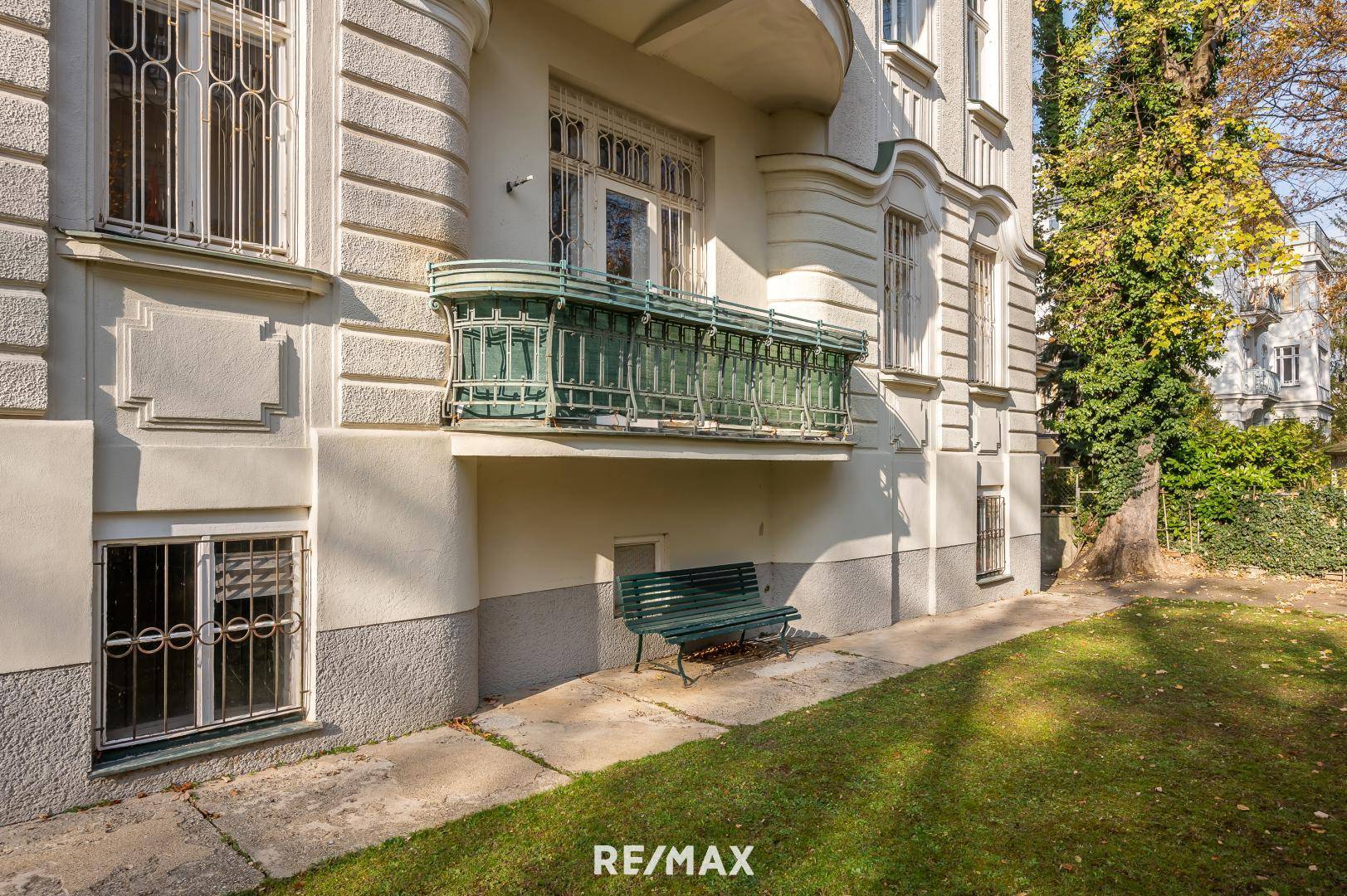 Balkon (3,37 m²) mit Blick in den Garten