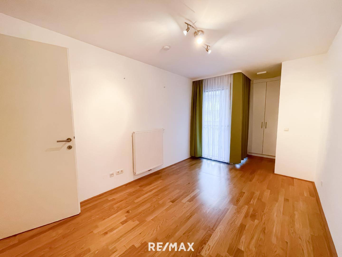 Zimmer II mit Schrank