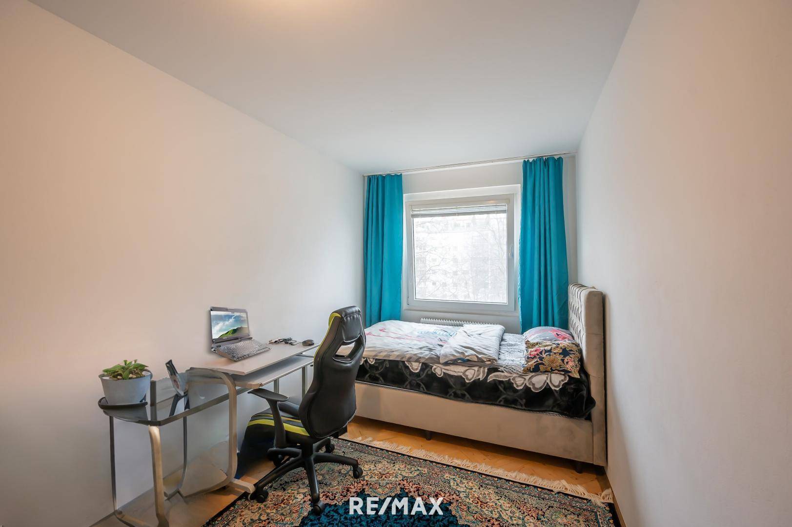 Schlafzimmer 1