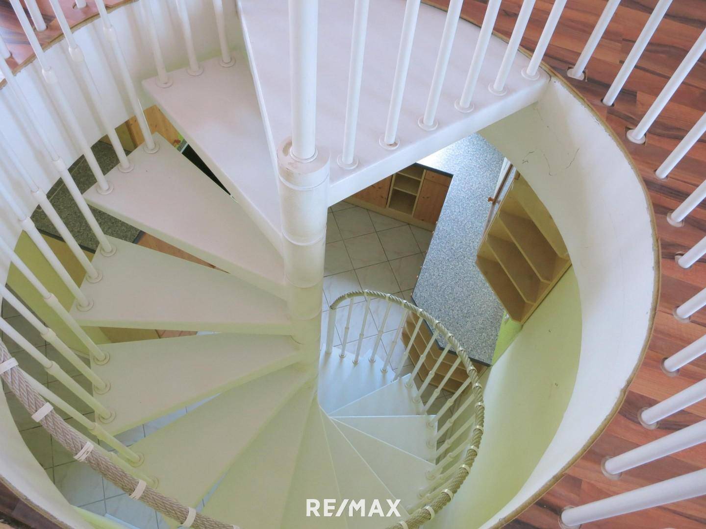17 Wendeltreppe ins DG