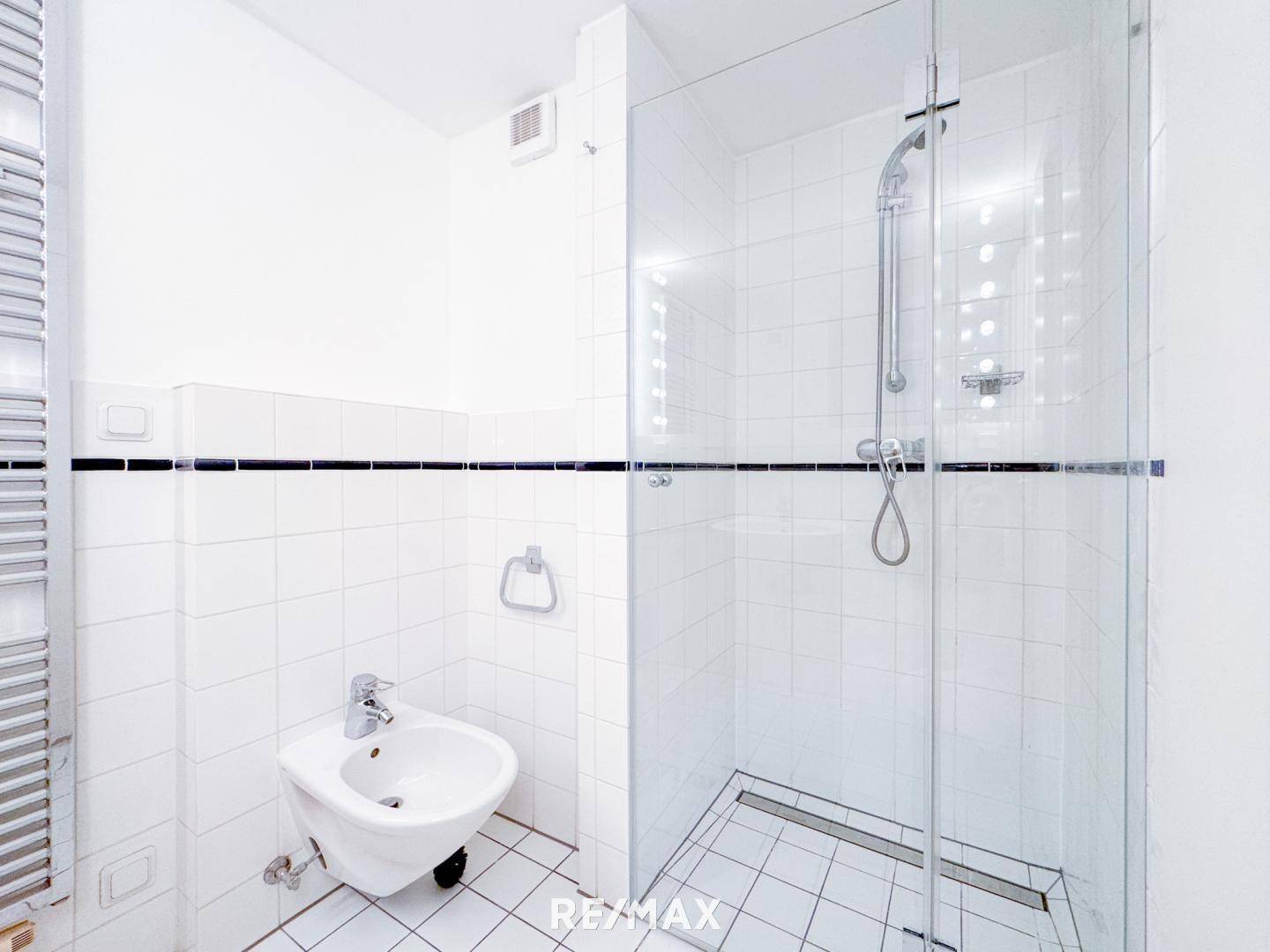 1. DG Badezimmer mit Dusche