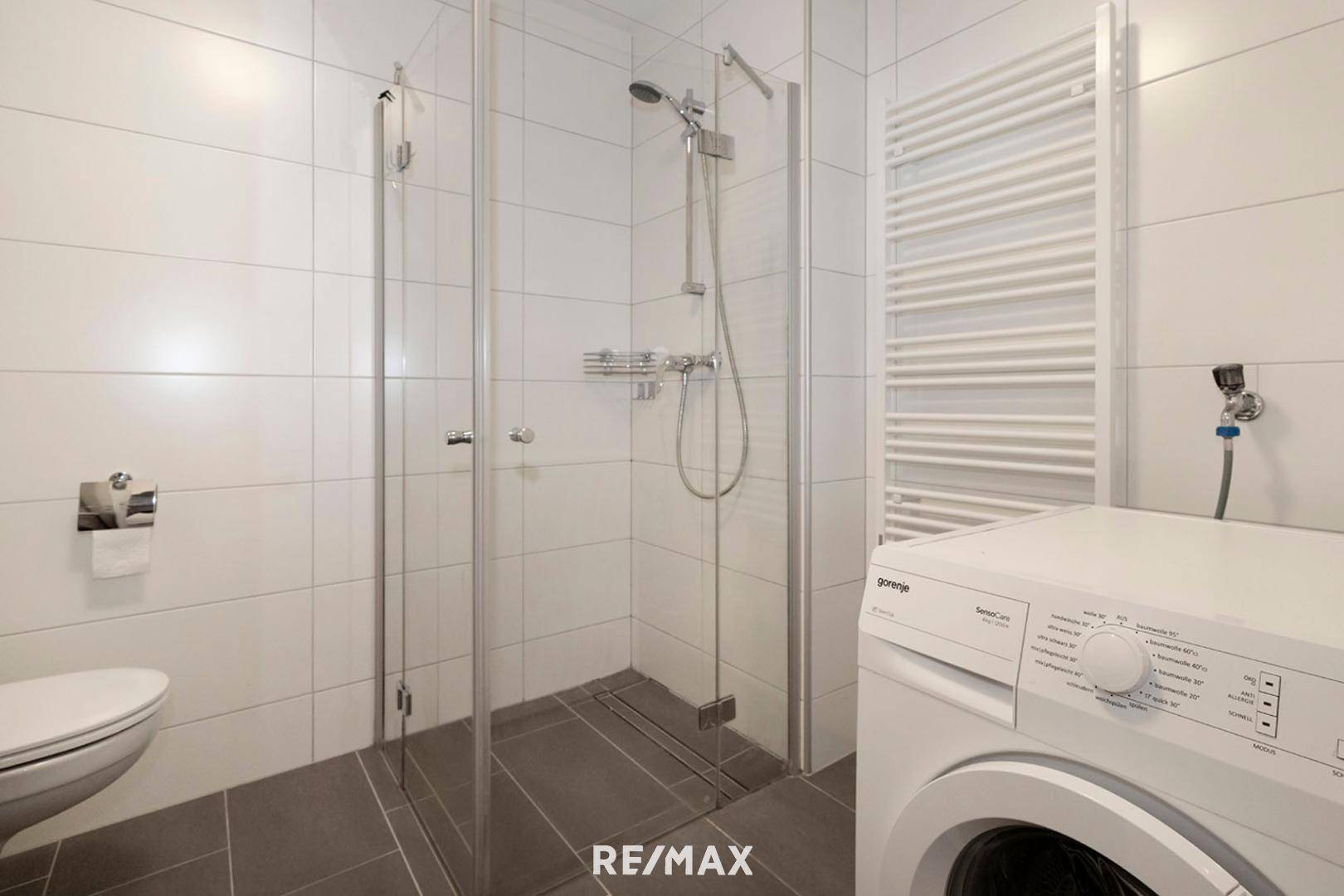modernes Badezimmer