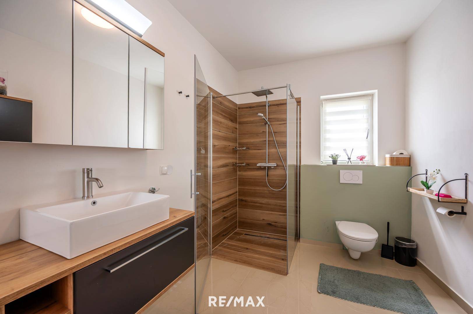 Modernes Badezimmer