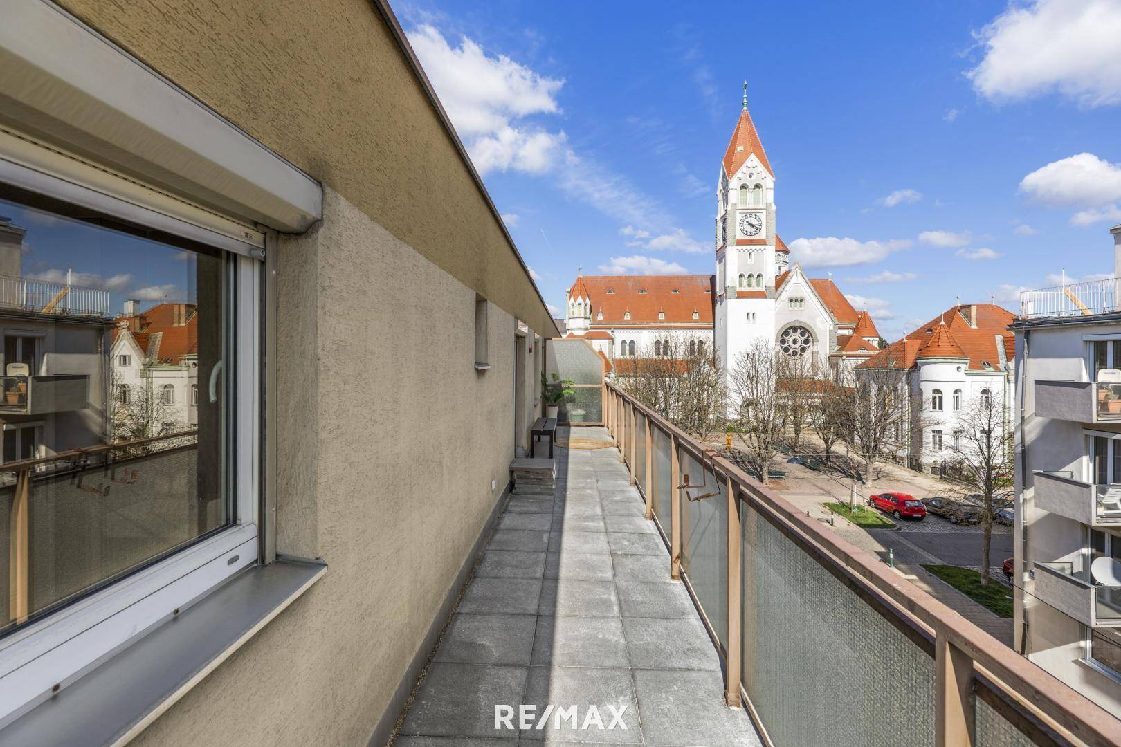 straßenseitige Terrasse, sehr wenig Verkehr