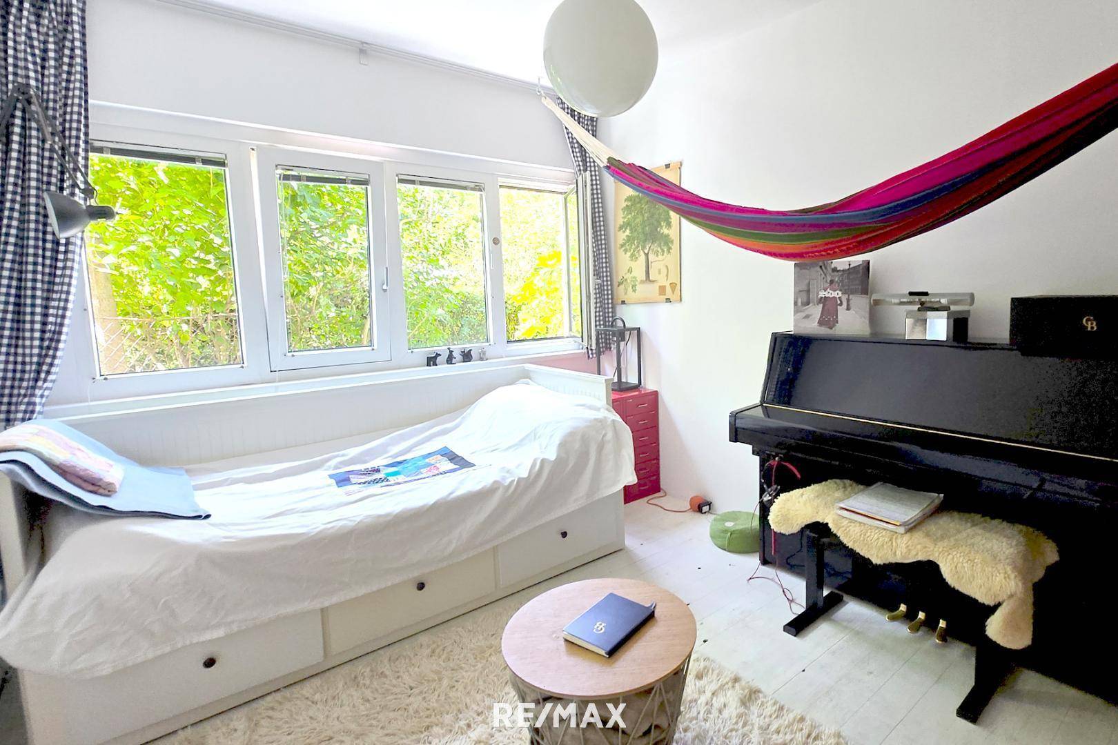 07 Zimmer 1 mit Klavier