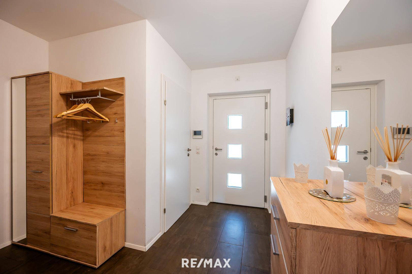 geräumiges Vorzimmer
