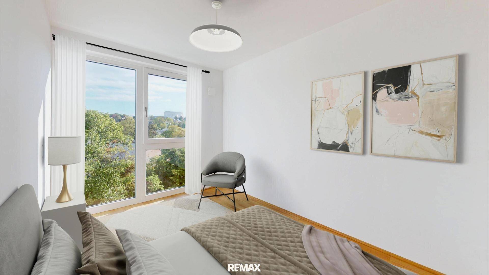 Gemütliches Schlafzimmer mit großem Fenster, das einen schönen Blick ins Grüne bietet.