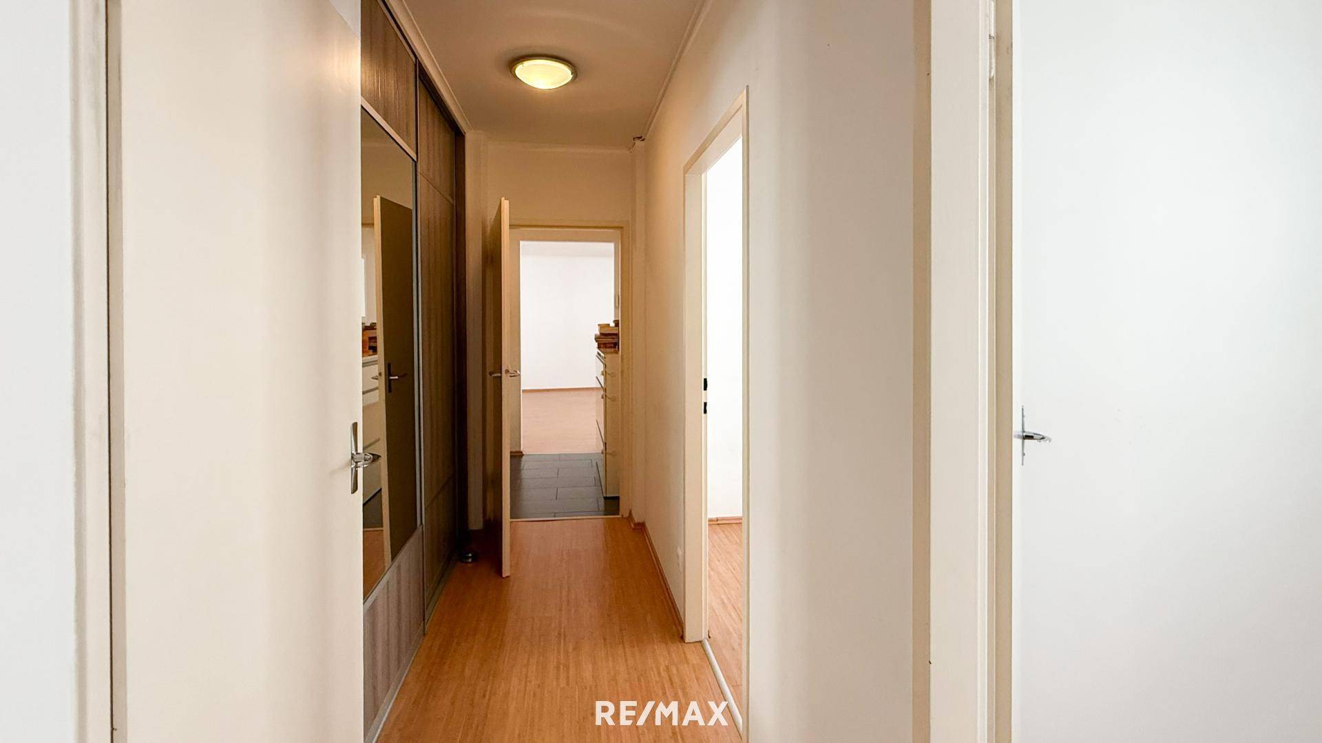 Vorzimmer Richtung Wohnzimmer