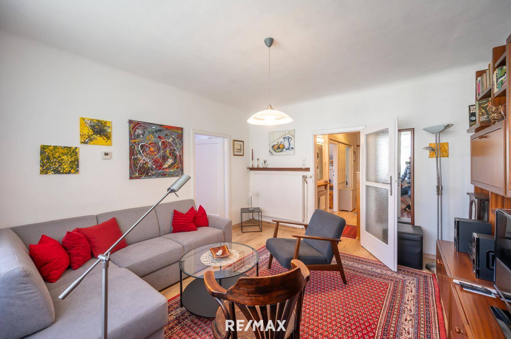 helles Wohnzimmer Blick Schlafzimmer