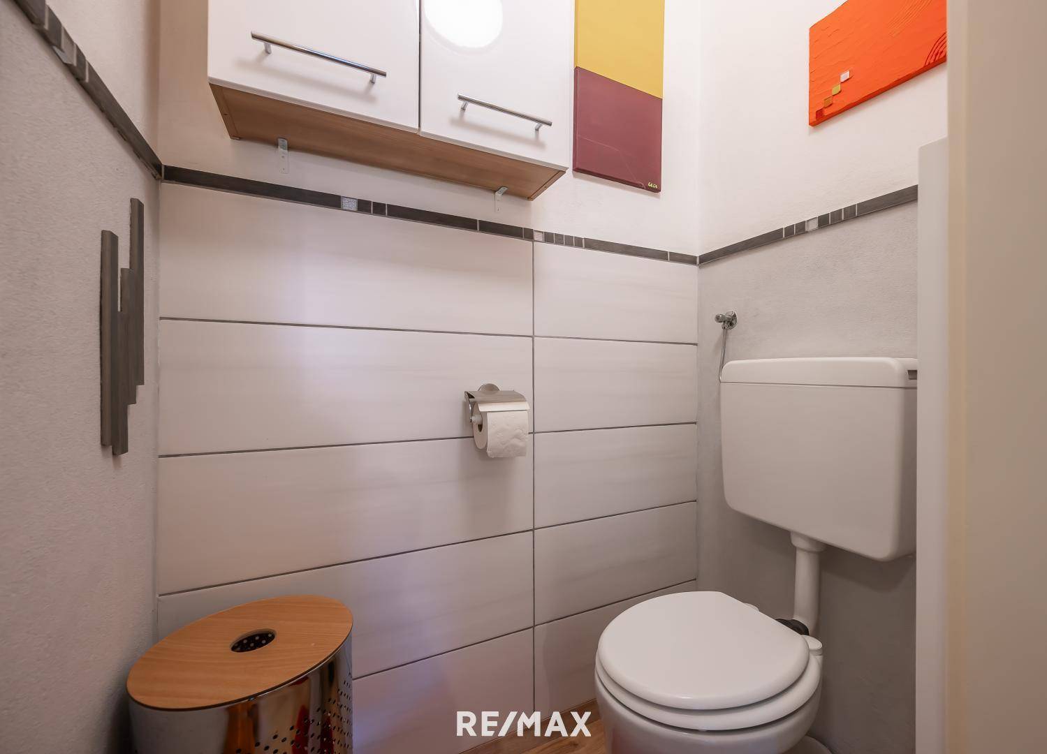 separates WC