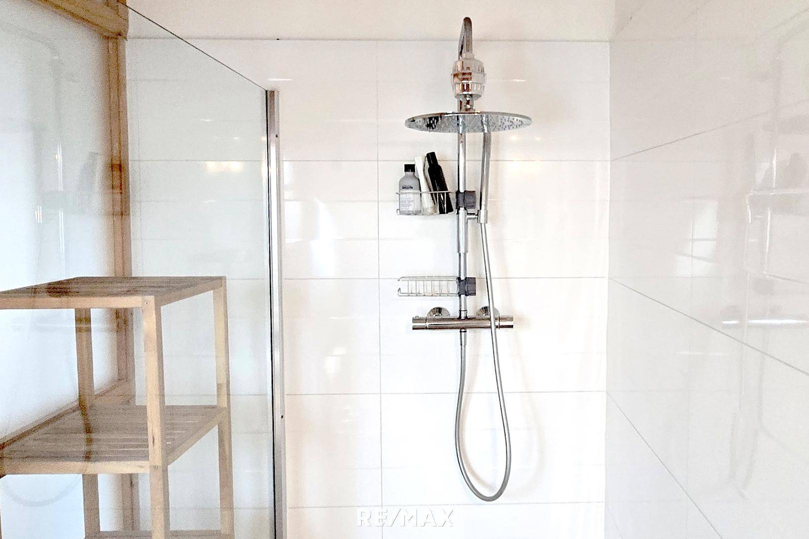23 Dusche