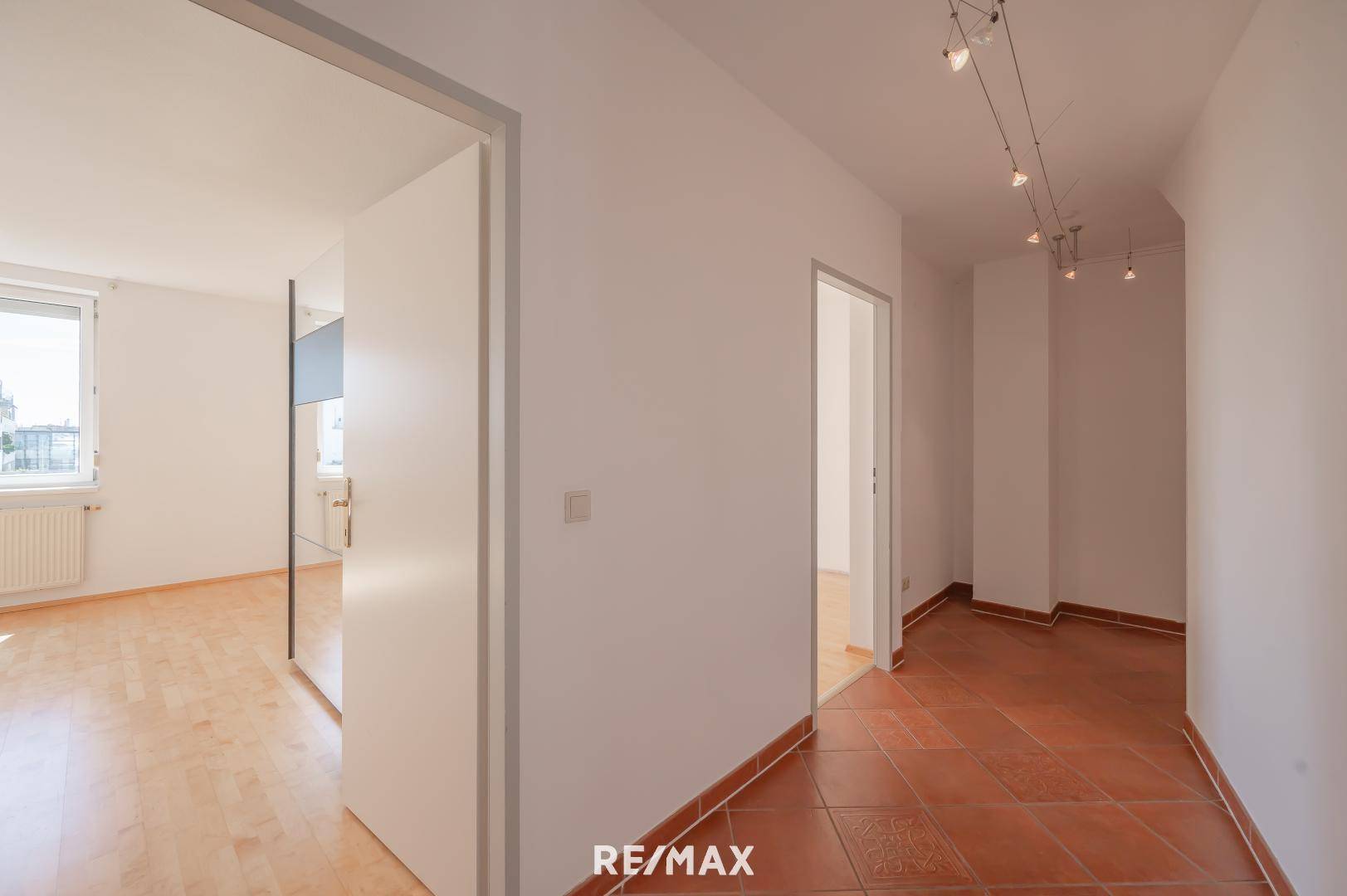 Flur | Blick ins Schlafzimmer