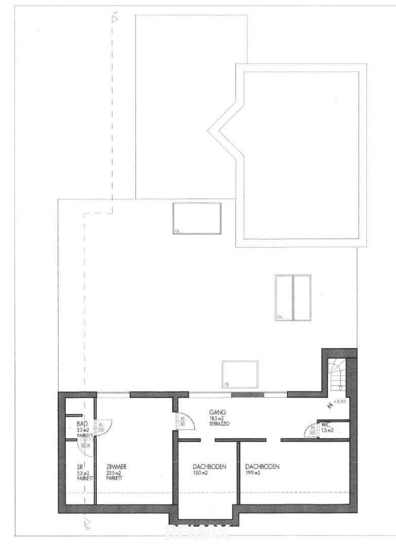 Grundriss des Dachgeschosses mit Zimmern, Bad und Dachbodenflächen.