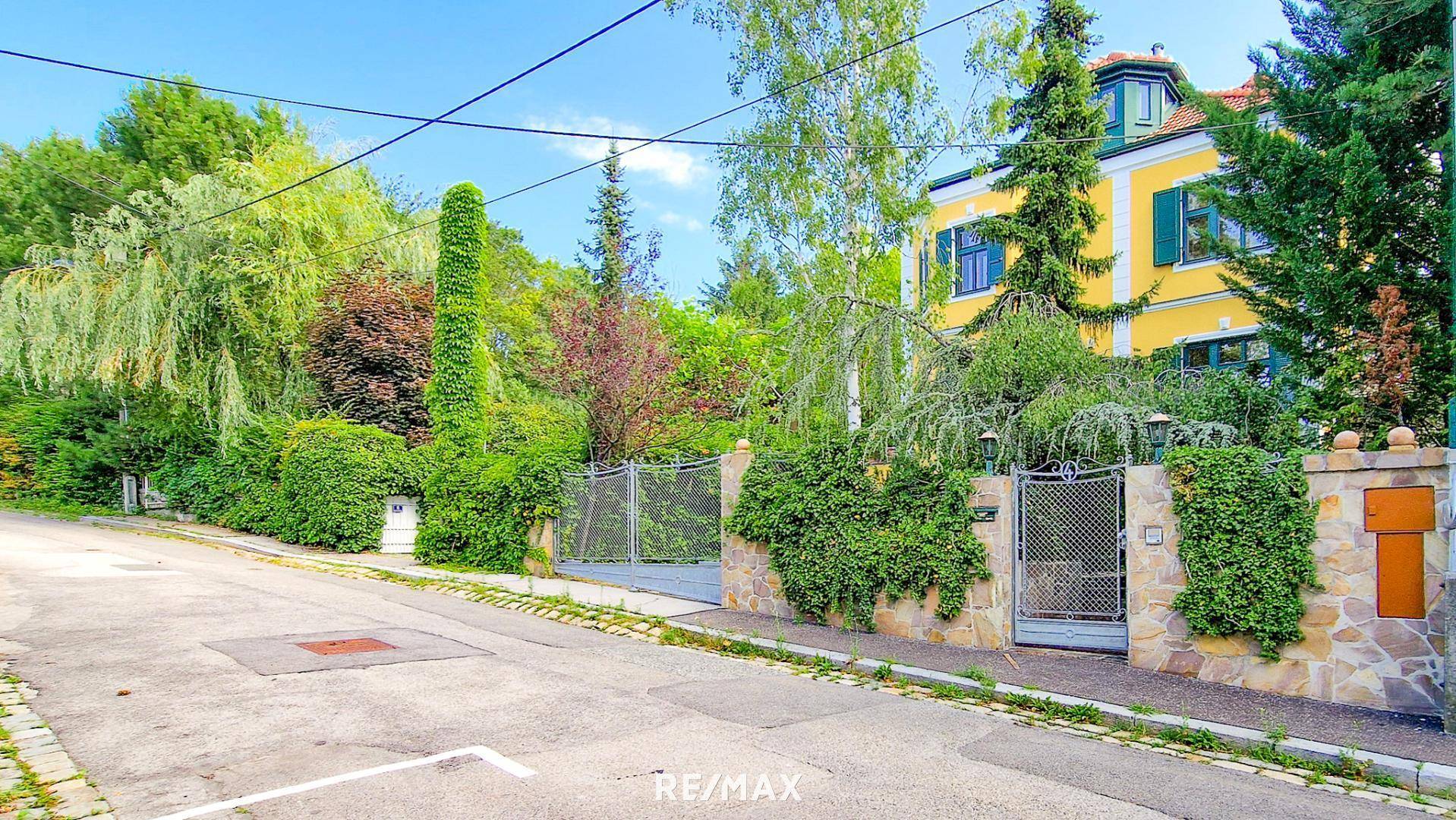STRASSENFASSADE