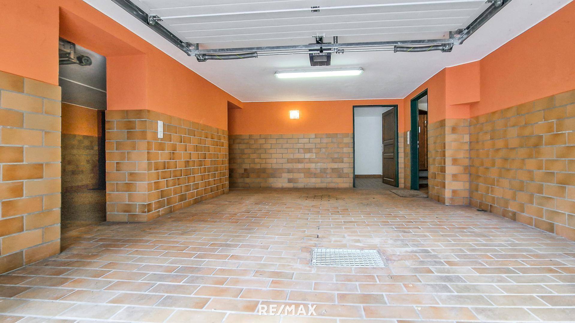 GARAGE (UNTERGESCHOSS-ERDGESCHOSS)