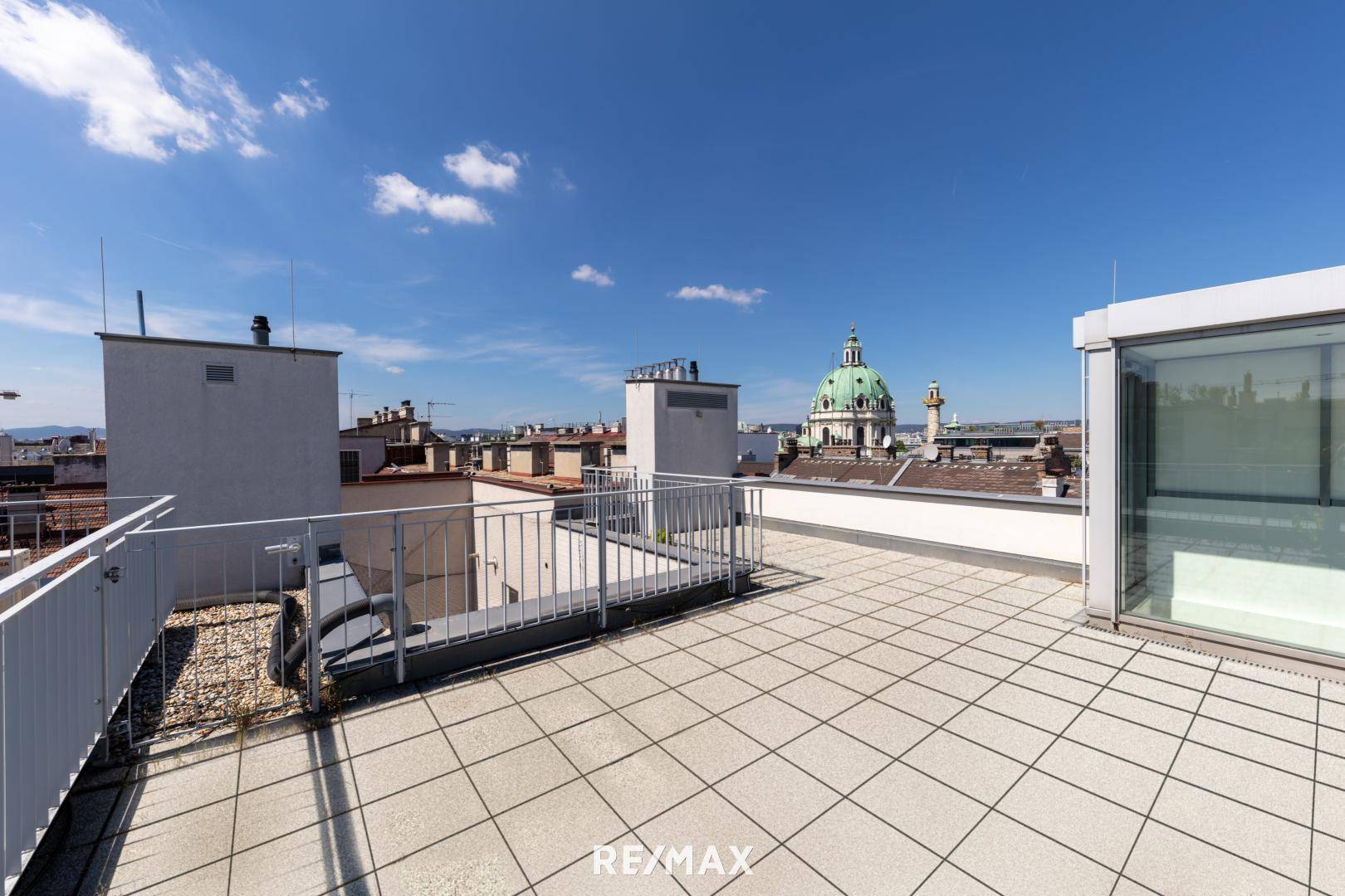 Dachterrasse mit Dom-Kulisse