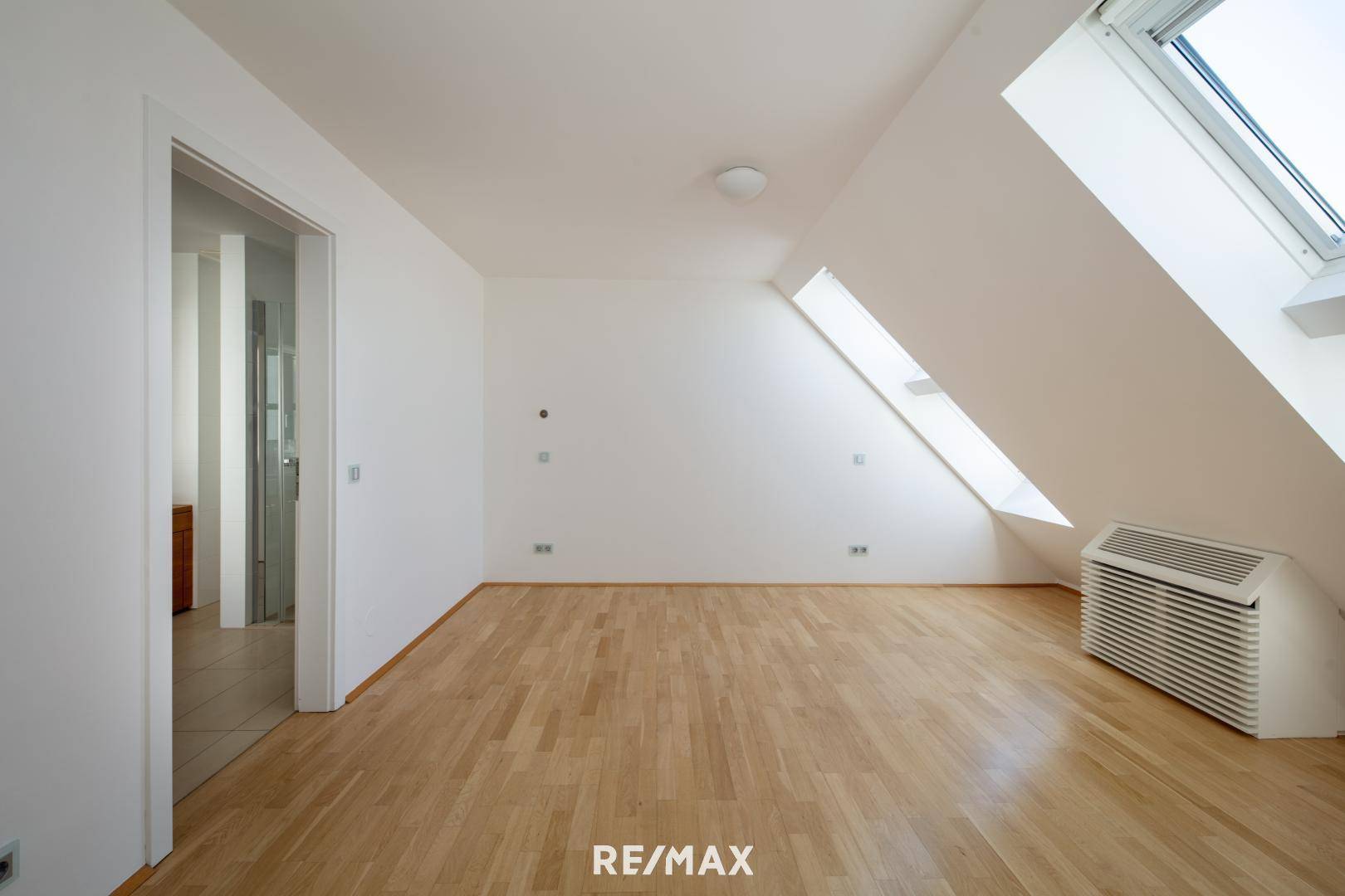 Schlafzimmer mit en suite Badezimmer