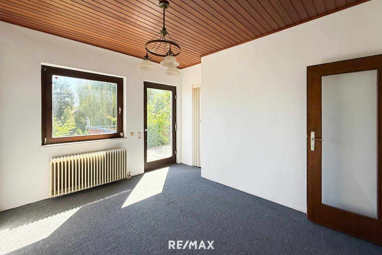 Zimmer OG mit Schrankraum