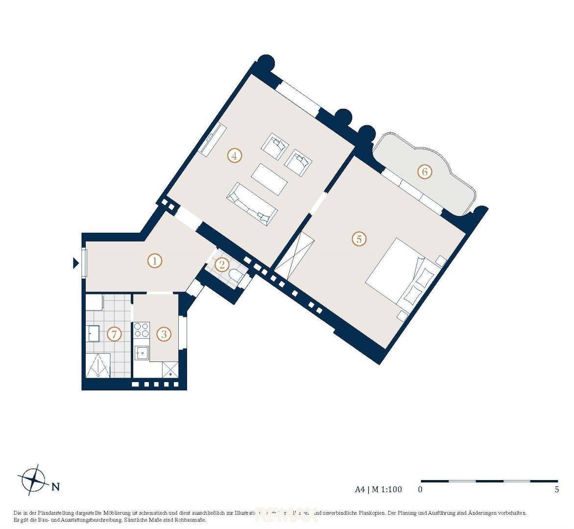 Detaillierter Grundriss einer Wohnung mit mehreren Räumen und Balkon.